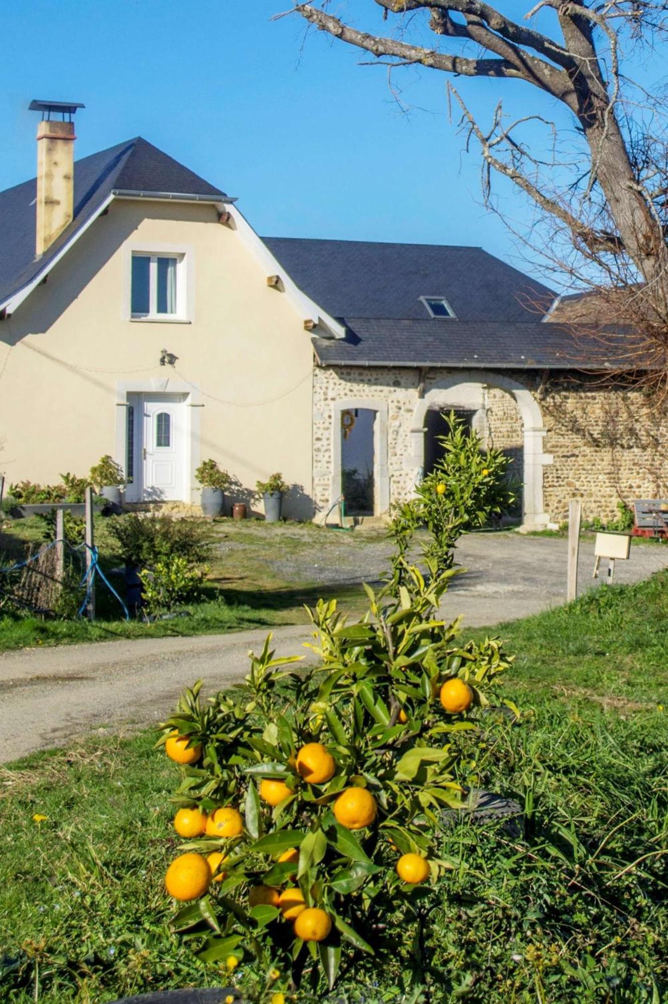 Pesaulhe Bed and Breakfast Monein Buitenkant foto